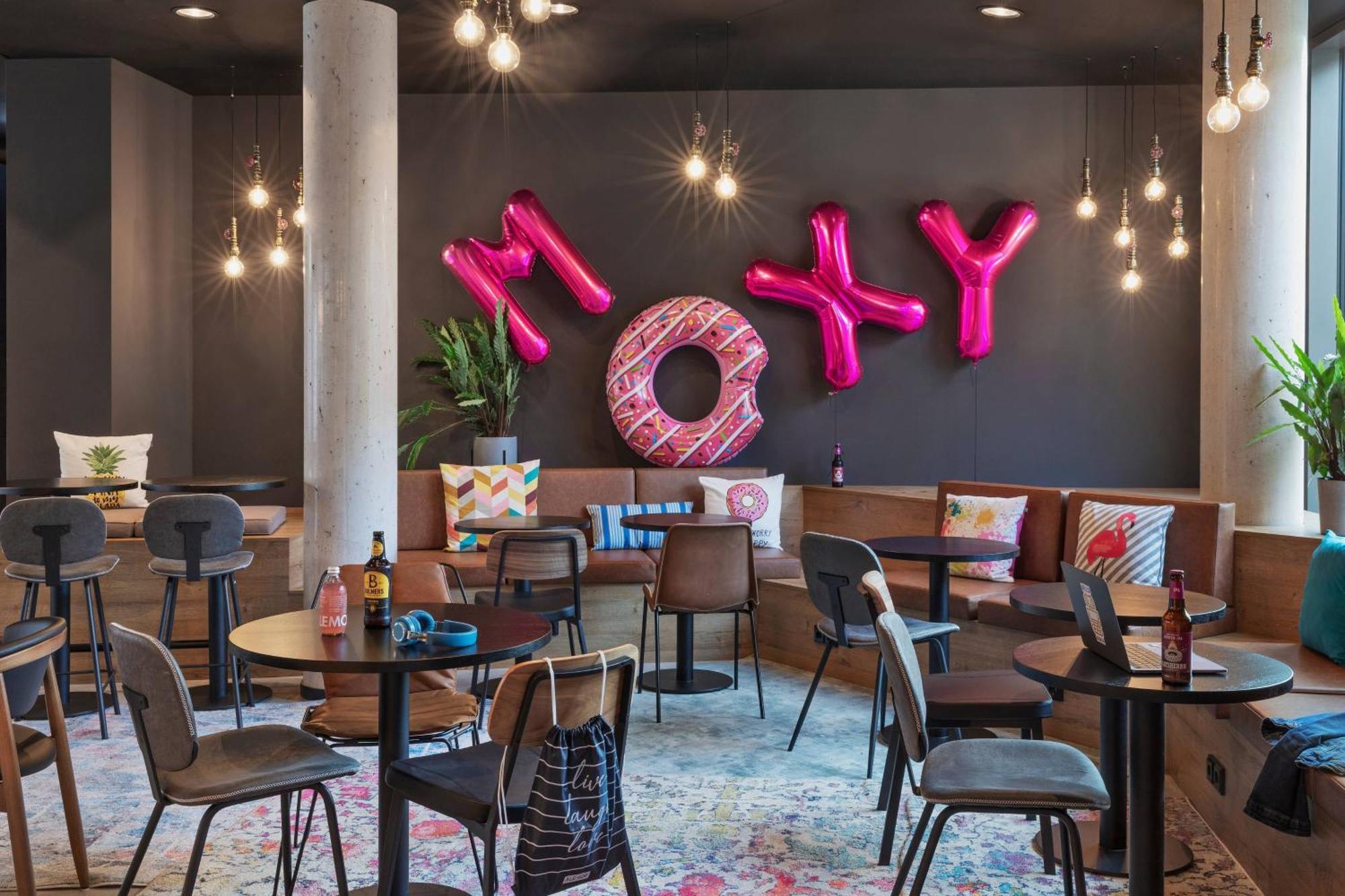 Moxy Hamburg Altona Hotel Exterior photo